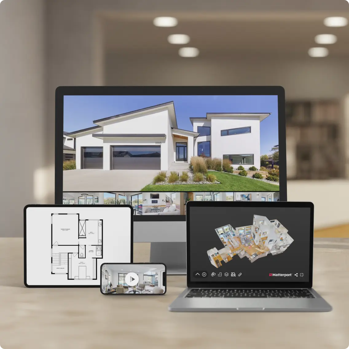 специалист Matterport проводит 3D-сканирование жилого дома в Ташкенте